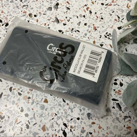 Circus by Sam Edelman Black Wristlet Wallet Vegan Pebble Leather Chic Versatile - Picture 3 of 7